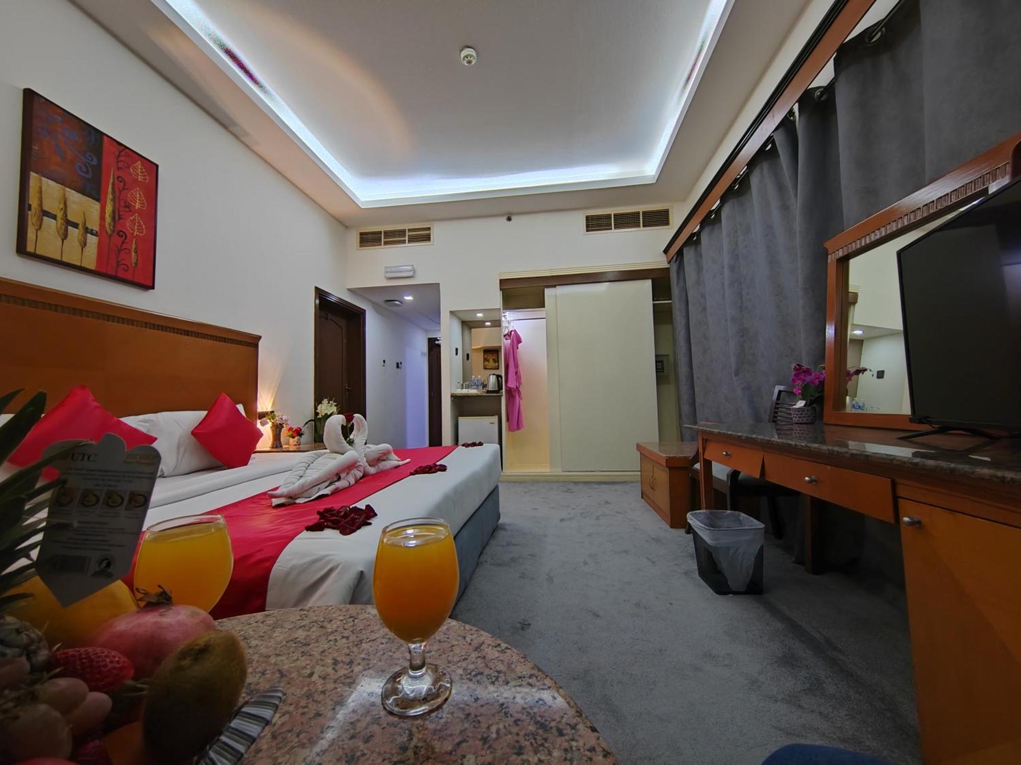 Le Paradise Palace Hotel Дубай Экстерьер фото